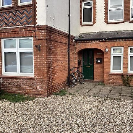 Two Bedroom, Off-Road Parking Ludgershall  Exterior foto