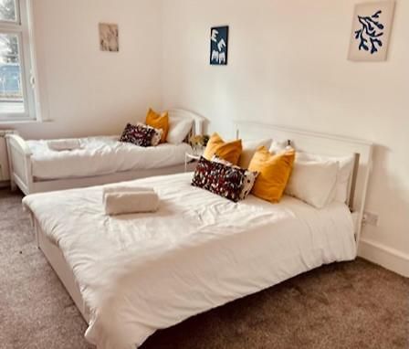 Two Bedroom, Off-Road Parking Ludgershall  Exterior foto